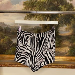 Spliced Black and White Zebra Mini Shorts Size Small MILLAU LF Y2K